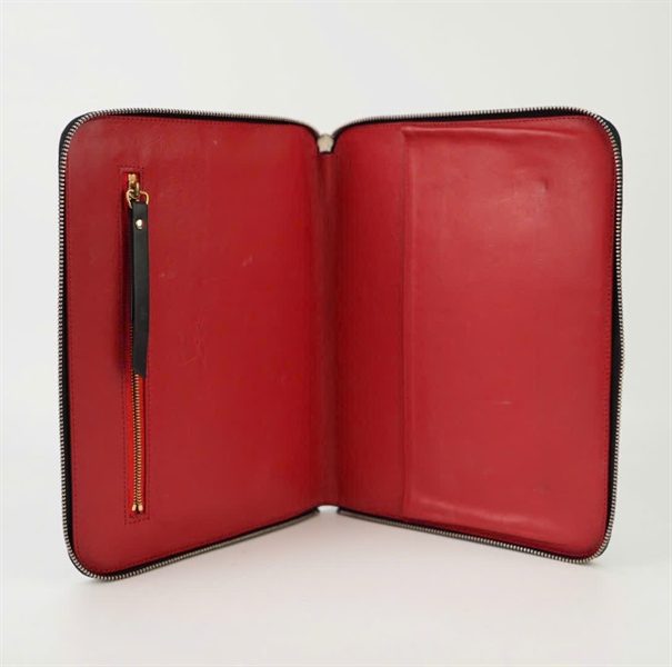 Túi Clutch Shouboutin đen lòng đỏ gắn đinh TB+