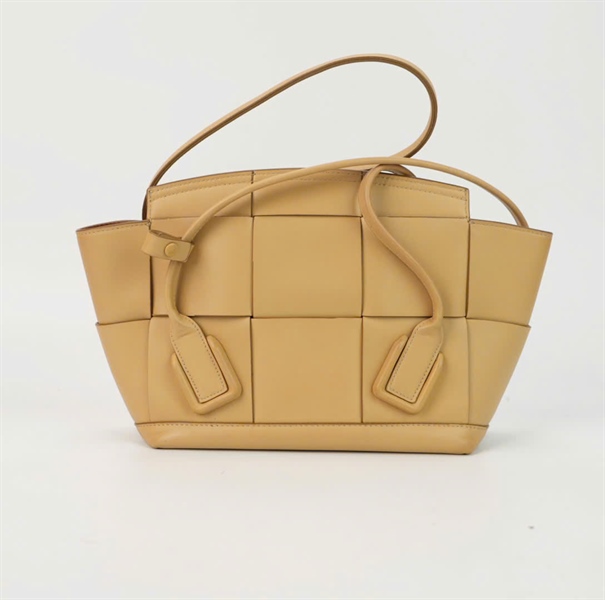 Túi Bottega đan lưới ô vuông màu nude +