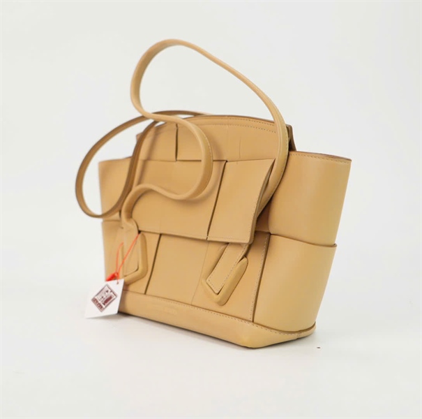 Túi Bottega đan lưới ô vuông màu nude +