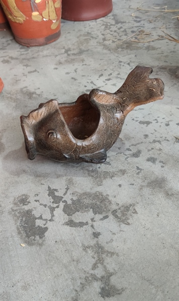 Bình thác nước Cá màu Nâu Đen