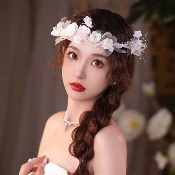 Vòng hoa cài tóc cô dâu màu trắng kết dây hạt