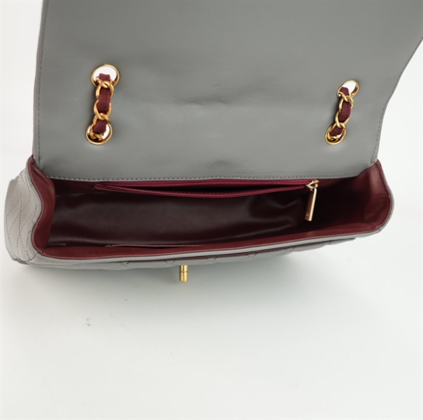 Túi Chanel màu xám viền đỏ size 25 ++