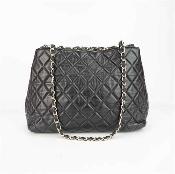 Túi Chanel đen logo nổi size 32 ++