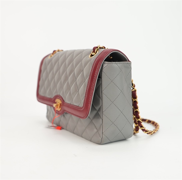 Túi Chanel màu xám viền đỏ size 25 ++