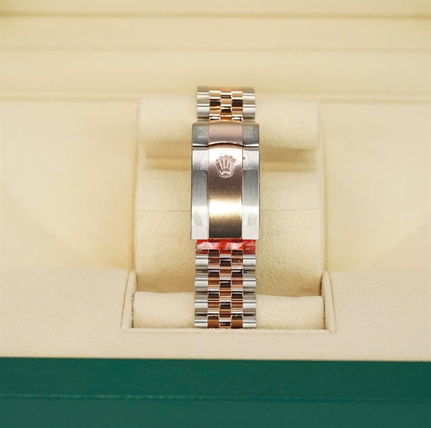 Đồng hồ Rolex mặt tròn seri 126331 +