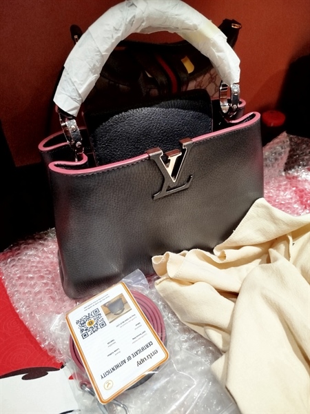 Túi LV Capu đen viền hồng +