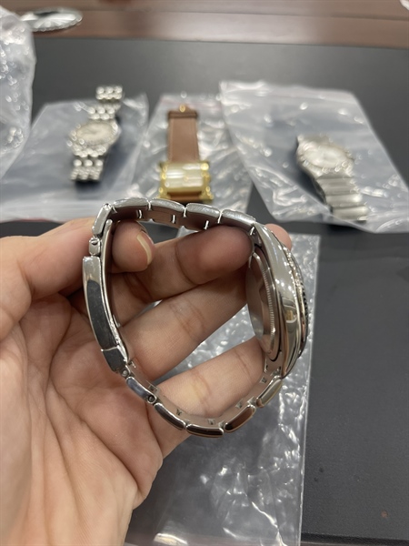 Đồng hồ Rolex bạc mặt đen KG+ (M365325)