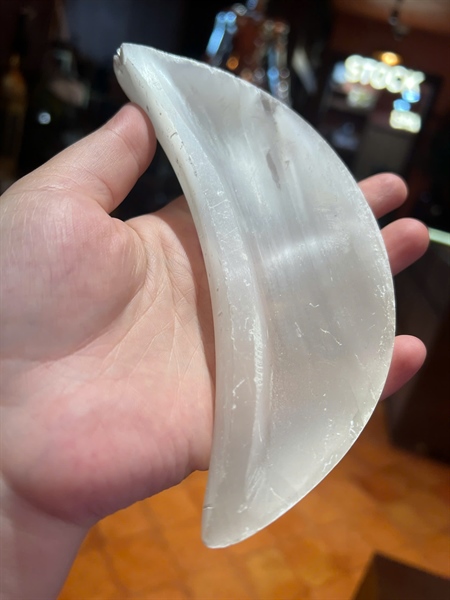 Đá hình mặt trăng khuyết +