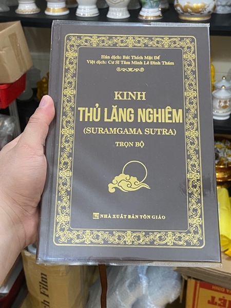 Kinh Thủ Lăng Nghiêm bìa cứng ép kim - bọc bìa