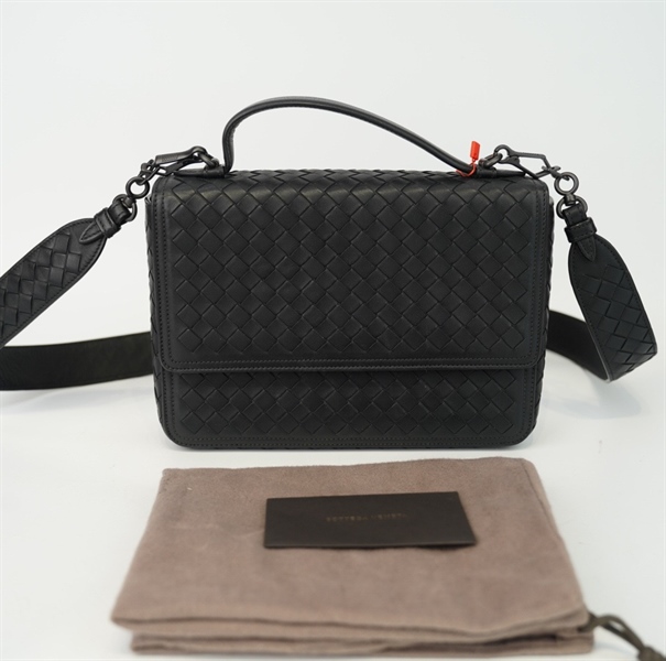 Túi Bottega đen đan chéo s23 KG+