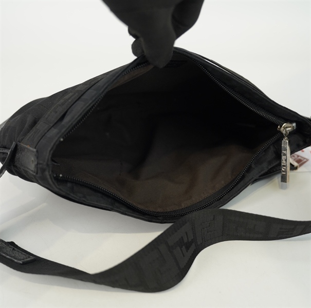 Túi Fendi màu đen s30 KG+