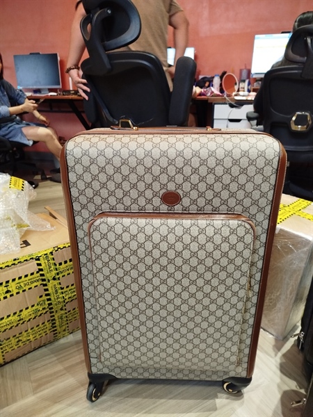 Vali GG màu nâu họa tiết logo viền da +