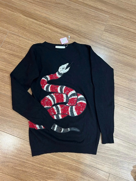 Áo thun đen hình rắn đỏ - a Long live ( TH-A52)