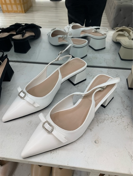 Sb mũi nhọn nơ- trắng