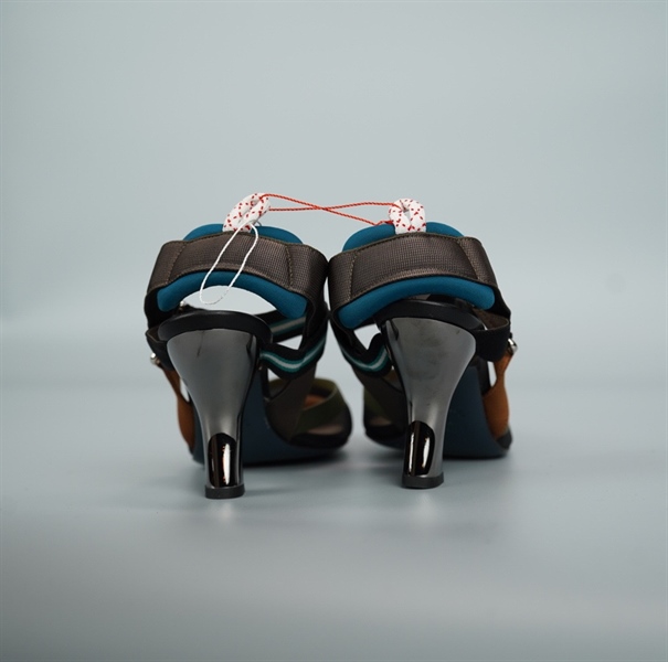 Giày Fendi đen xanh size 37 cao 9p (BQ) KG+