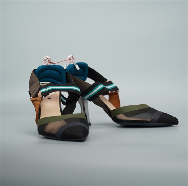 Giày Fendi đen xanh size 37 cao 9p (BQ) KG+