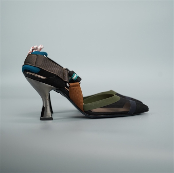 Giày Fendi đen xanh size 37 cao 9p (BQ) KG+