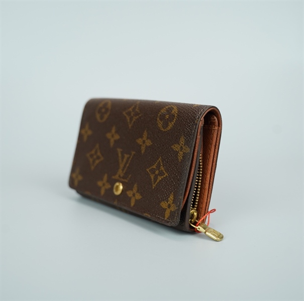 Ví LV hoa nâu nắp gập nút vàng +