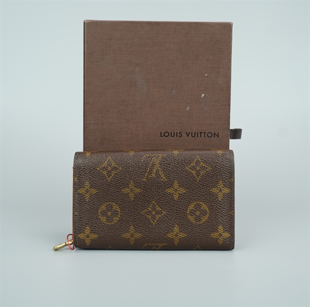 Ví LV hoa nâu nắp gập nút vàng +