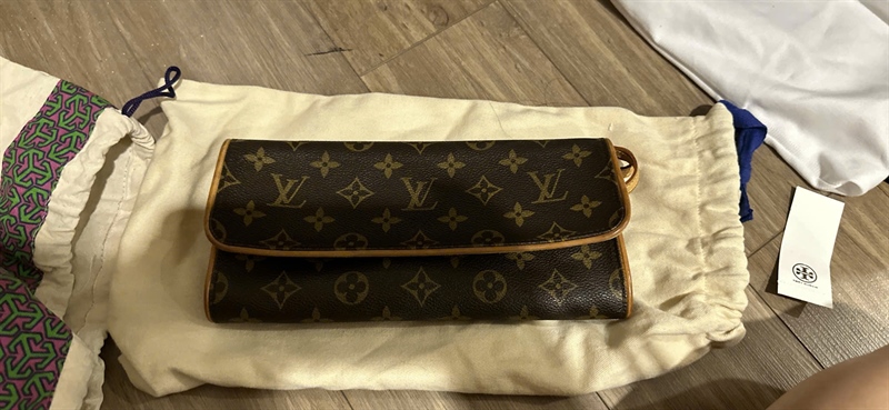 Túi LV kẹp nách hoa nâu KG+