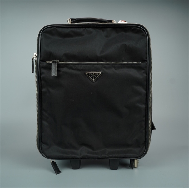 Vali Prada màu đen KG+