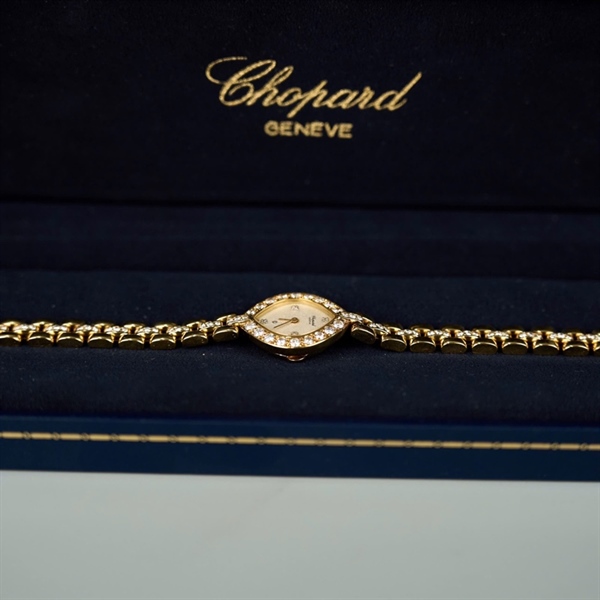 Đồng hồ Chopard mặt tròn vàng đính đá (426721) (HC) +