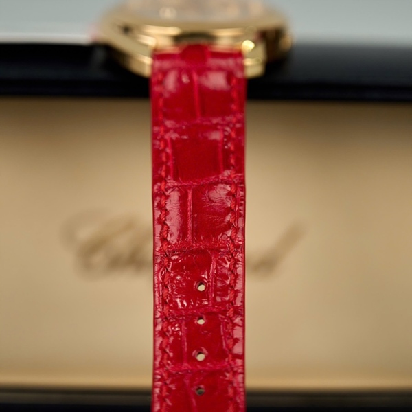Đồng hồ Chopard mặt tròn dây đỏ có giấy kiểm định (1114385) sz40 (HC) +