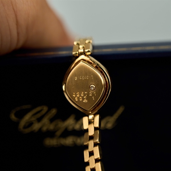 Đồng hồ Chopard mặt tròn vàng đính đá (426721) (HC) +