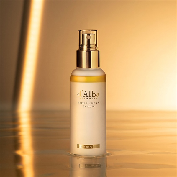 Xịt tinh chất dưỡng d'Alba First Spray Serum 100ml (vàng)