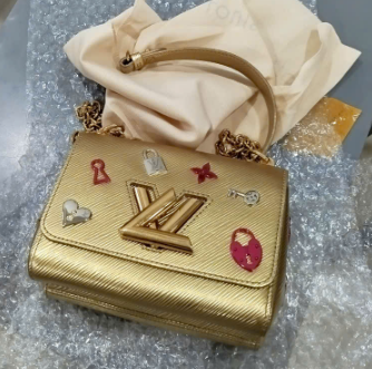 Túi LV twist vàng đính charm (SR3178) sz19 (BMC)+