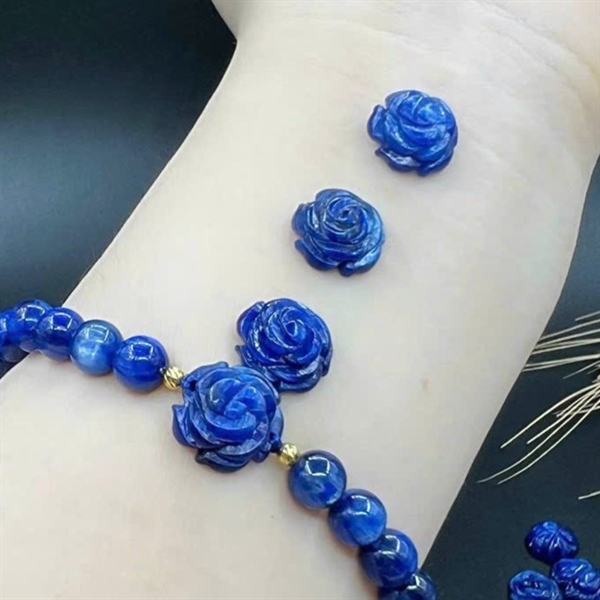 Hoa mẫu đơn kyanite