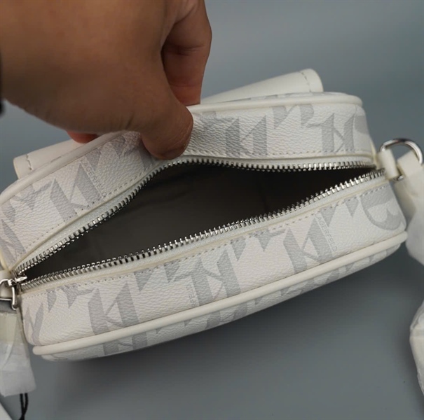 Túi Karl Lagerfeld trắng họa tiết xám sz20 (PN) +