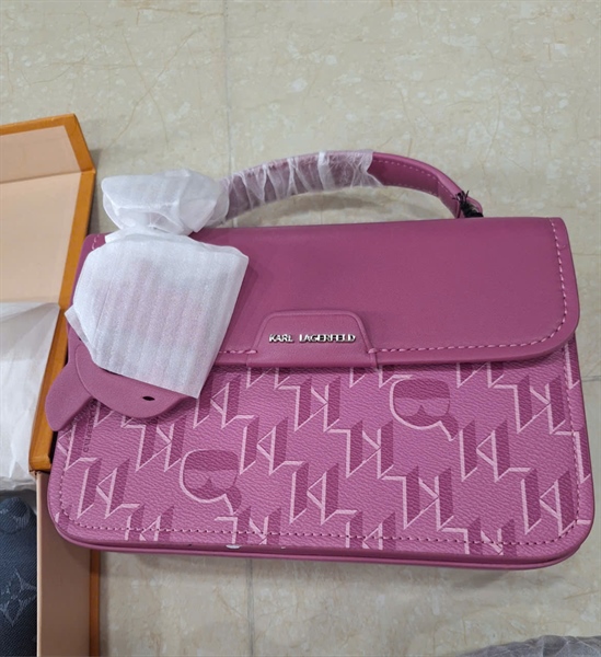 Túi Karl Lagerfeld hồng họa tiết tím sz24 (PN) +