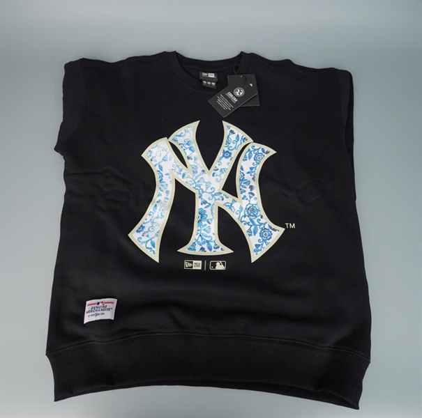 Áo thun New Era đen in hình logo (PN) +