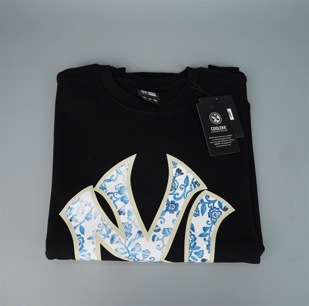 Áo thun New Era đen in hình logo (PN) +