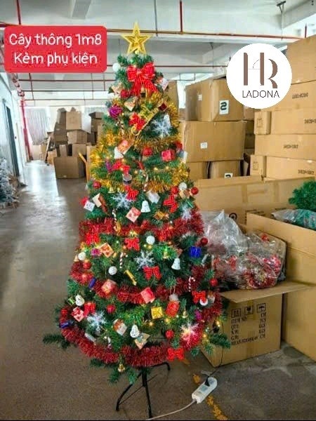 Cây thông noel 1m8 (tặng set trang trí)