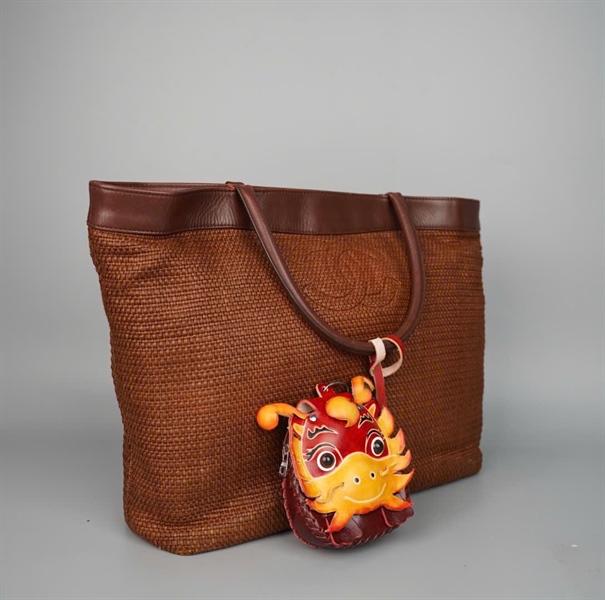 Túi Chanel tote cối nâu (6015929) kèm charm ví sz36 KG+