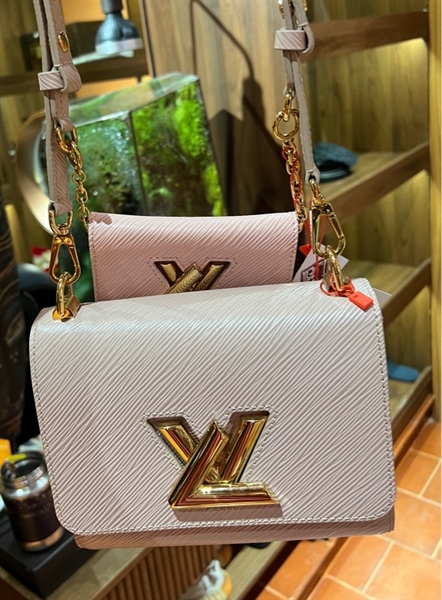 Túi LV Twist nude kèm gương và ví sz18 (HC) +