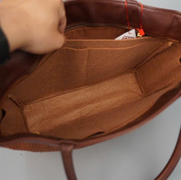 Túi Chanel tote cối nâu (6015929) kèm charm ví sz36 KG+