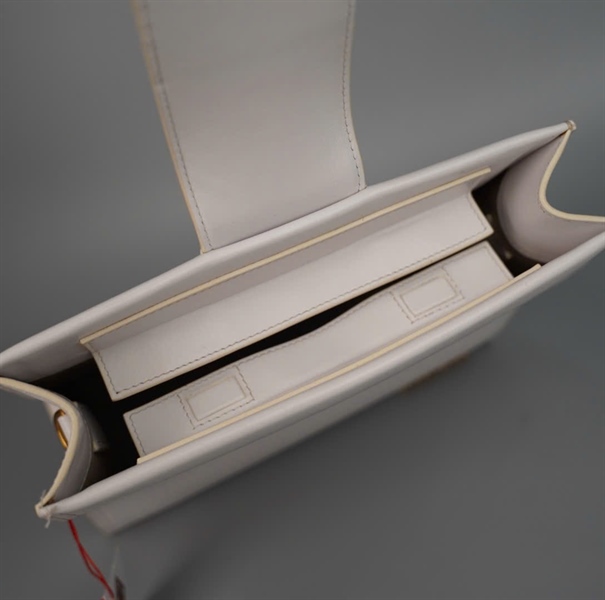 Túi Jacquemus trắng sz26 KG+