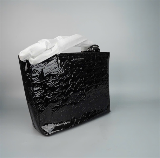 Túi Karl Lagerfeld Đen Bóng Kèm Charm (PN) +