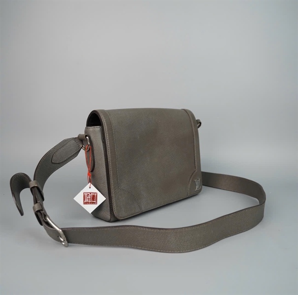 Túi LV đeo chéo xám sz28 (BQ) KG+
