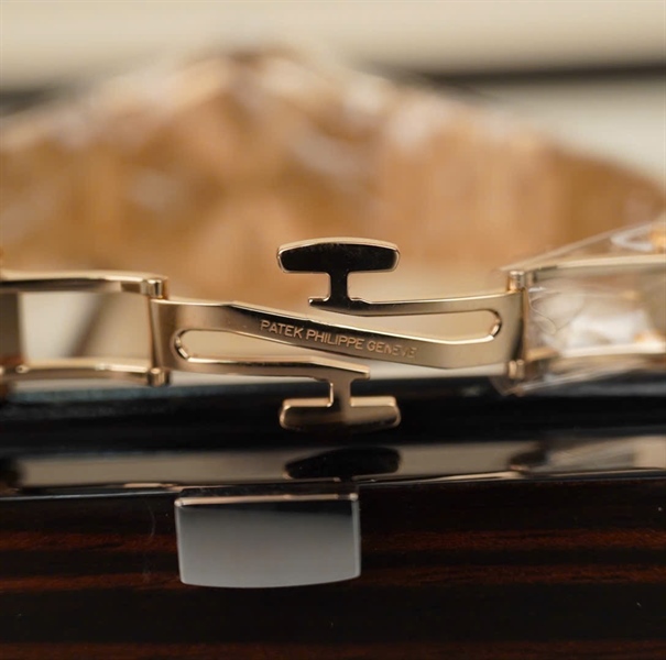 Đồng hồ Patek Philippe vàng nguyên khối đính đá (HC) +