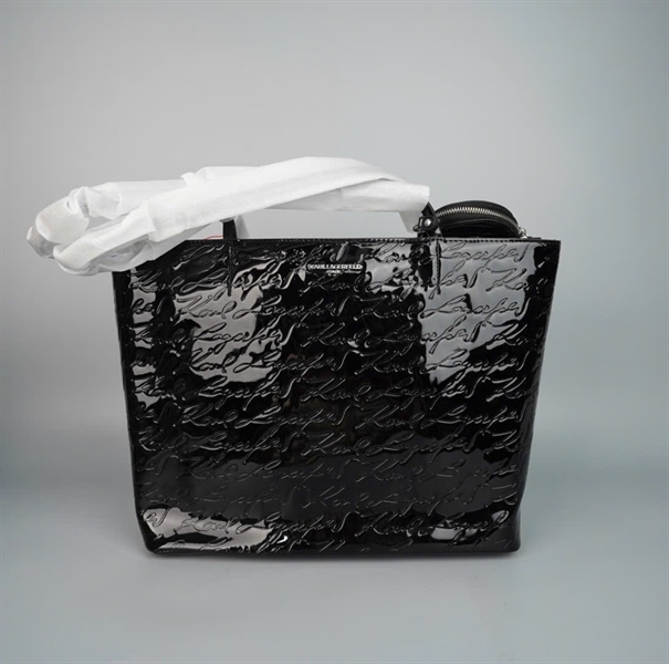 Túi Karl Lagerfeld Đen Bóng Kèm Charm (PN) +