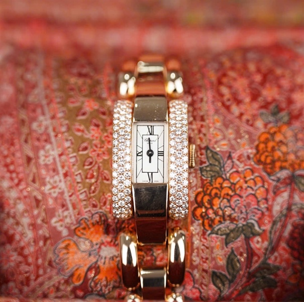 Đồng hồ Chopard mặt vuông màu vàng (482919) (HC) +