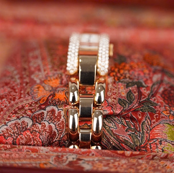 Đồng hồ Chopard mặt vuông màu vàng (482919) (HC) +