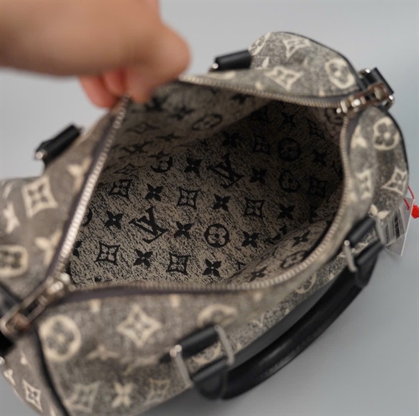 Túi LV Speedy xám hoa trắng có ổ + chìa sz25 (HC) +