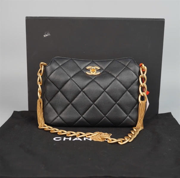 Túi Chanel đen (U02NHXK1) sz20 (HC) +