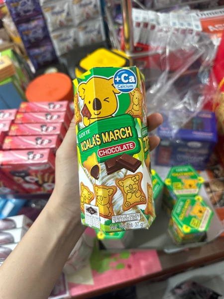 Bánh gấu nhân kem socola Lotte Koala's March hộp 37g-duoc-ban-tai-Tạp Hoá Thái Lan