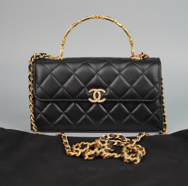 Túi Chanel Handle đen quai cầm màu vàng (J7KKTE78) sz18 (HC) +